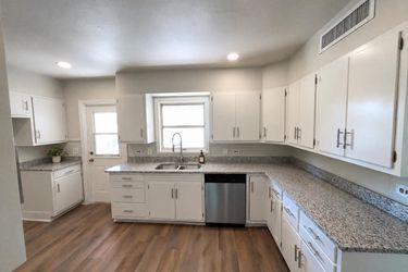 Photo 2 of 26 of 1205 G St, Floresville, TX
