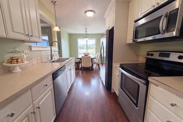 Photo 2 of 14 of 1615 SE Jonathan Ave, Dallas, OR