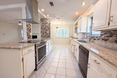 Photo 2 of 21 of 326 De Soto Dr, Universal City, TX
