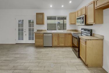 Photo 2 of 20 of 13628 N 40th Dr, Phoenix, AZ
