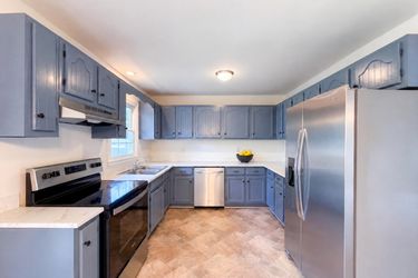 Photo 2 of 20 of 3221 Meadow Ln, Winston Salem, NC