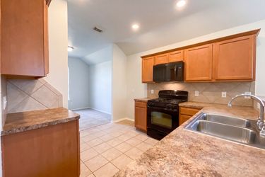 Photo 2 of 37 of 10710 Laurelton Ct, Humble, TX