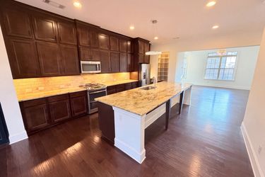 Photo 2 of 44 of 2256 Royal Vineyard Ln SE, Smyrna, GA