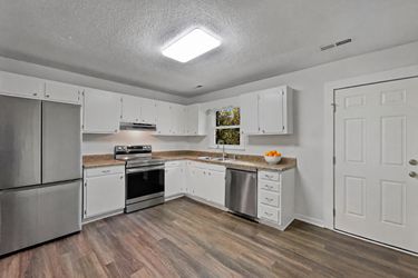 Photo 2 of 18 of 4051 Gordon Ct, Winston Salem, NC