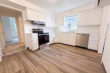 Photo 2 of 15 of 11500 SE Hawthorne St, Portland, OR