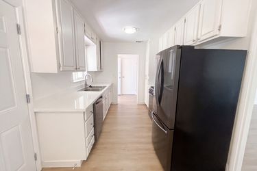 Photo 2 of 30 of 5313 Fernwood Way, Sacramento, CA