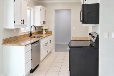 Photo 2 of 17 of 18105 NW 7th Ct, Miami, FL