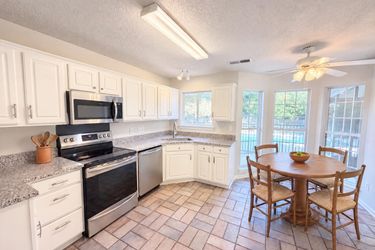 Photo 2 of 21 of 3016 Wyntree Ct, Matthews, NC