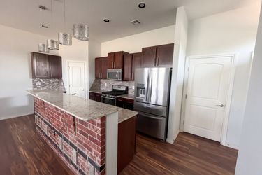 Photo 2 of 29 of 549 S Fretz Ave, Edmond, OK