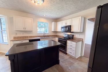 Photo 2 of 25 of 2036 Glastonbury Dr, Franklin, TN