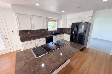 Photo 2 of 52 of 7328 Chestnut Hills Blvd, Indianapolis, IN