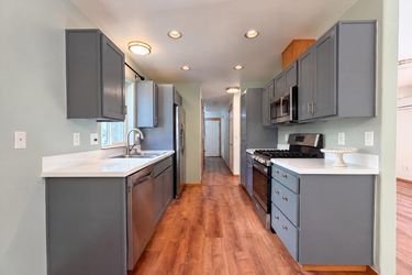 Photo 2 of 16 of 3344 Oakcrest Dr, Forest Grove, OR