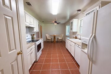 Photo 2 of 17 of 3707 Gowen Ct, Killeen, TX