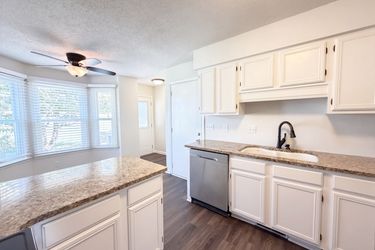 Photo 2 of 23 of 1819 Bourne Cir, Clarksville, TN