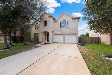 Photo 2 of 43 of 7618 Crescent Lake Ct, Rosenberg, TX