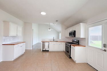 Photo 2 of 22 of 20615 Sandy Bay Ln, Katy, TX