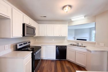 Photo 2 of 28 of 112 Rockbridge Ct, Kernersville, NC