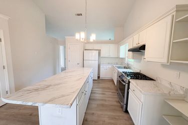 Photo 2 of 19 of 2840 Meridian Dr, Dacula, GA