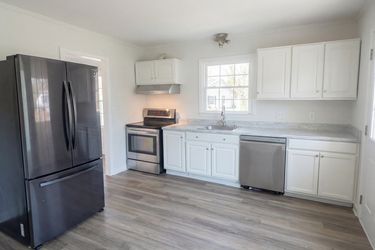 Photo 2 of 19 of 1495 S Peace Haven Rd, Clemmons, NC
