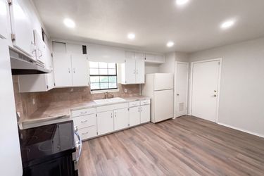 Photo 2 of 22 of 222 Colebrook Dr, San Antonio, TX