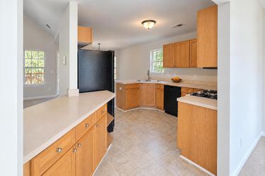 Photo 2 of 31 of 1041 Topaz Ln, Lithia Springs, GA