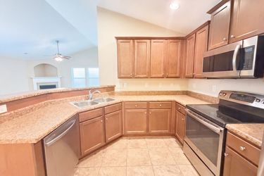 Photo 2 of 20 of 316 Vincent St, Alabaster, AL