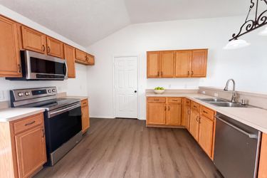 Photo 2 of 31 of 1033 Olivewood Ln, Fort Worth, TX