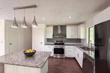 Photo 2 of 16 of 1010 Buckhurst Dr, Atlanta, GA