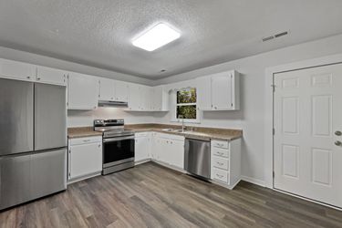 Photo 2 of 18 of 4051 Gordon Ct, Winston Salem, NC