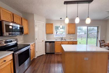 Photo 2 of 34 of 8215 Foxdale Dr, Jacksonville, FL