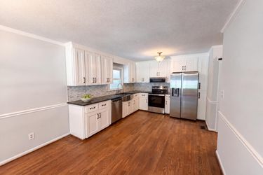 Photo 2 of 25 of 4614 Hickory Grove Rd, Mount Holly, NC