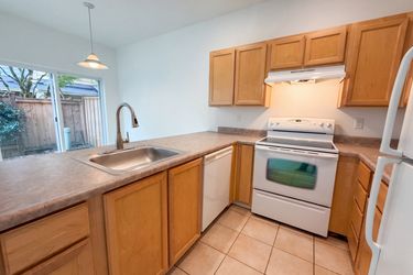 Photo 2 of 26 of 546 NE Knott St, Portland, OR