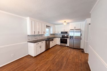 Photo 2 of 25 of 4614 Hickory Grove Rd, Mount Holly, NC