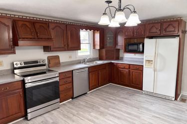 Photo 2 of 21 of 98 Grimes Dr, Martinsburg, WV