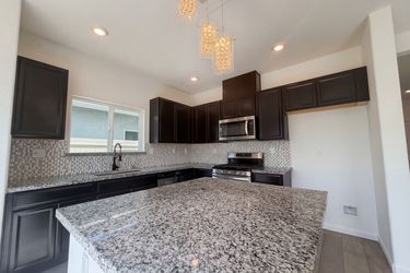 Photo 2 of 46 of 1176 Willow Hill Ave, Sacramento, CA