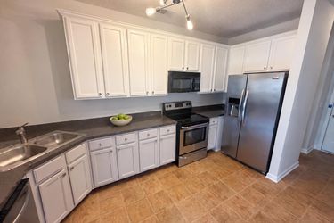 Photo 2 of 20 of 7553 Rutgers Cir, Fairburn, GA