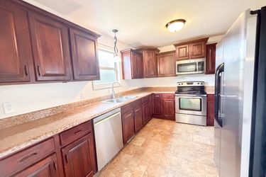 Photo 2 of 13 of 671 Fox Trail Ct, Clarksville, TN