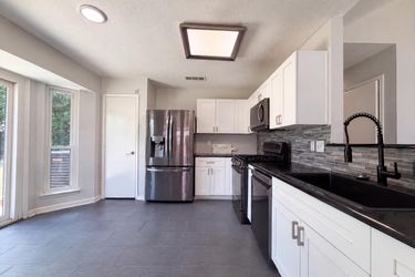 Photo 2 of 19 of 2831 Red Oak Dr, Grand Prairie, TX