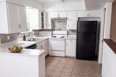 Photo 2 of 27 of 736 W Borden St, Sinton, TX