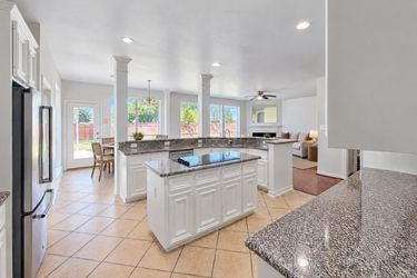 Photo 2 of 30 of 3407 Woodbine Pl, Pearland, TX