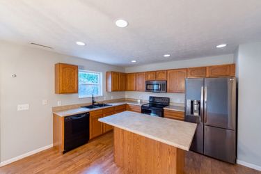 Photo 2 of 23 of 10605 Dunes Ct, Indianapolis, IN