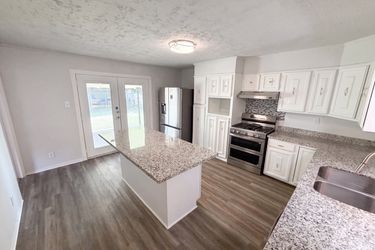 Photo 2 of 20 of 10502 Bessemer St, Houston, TX