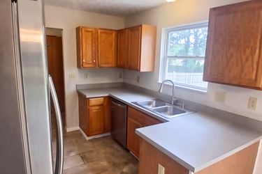 Photo 2 of 19 of 208 Isaac Tharp St, Pataskala, OH