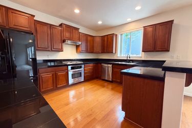 Photo 2 of 20 of 3468 SE Silver Fox Ave, Hillsboro, OR