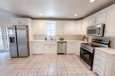 Photo 2 of 14 of 404 Vincent St, Cedar Hill, TX