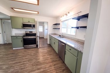 Photo 2 of 22 of 93291 Prairie Rd, Junction City, OR