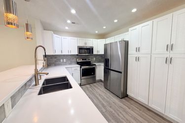 Photo 2 of 18 of 6032 Briggs Dr, Charlotte, NC