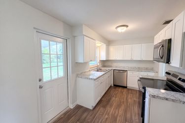 Photo 2 of 24 of 411 W Seminole Ave, Eustis, FL