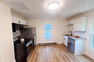 Photo 2 of 17 of 603 Cranbrook St, Greensboro, NC