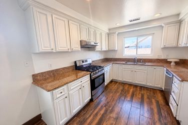 Photo 2 of 20 of 922 W Craig St, Rialto, CA